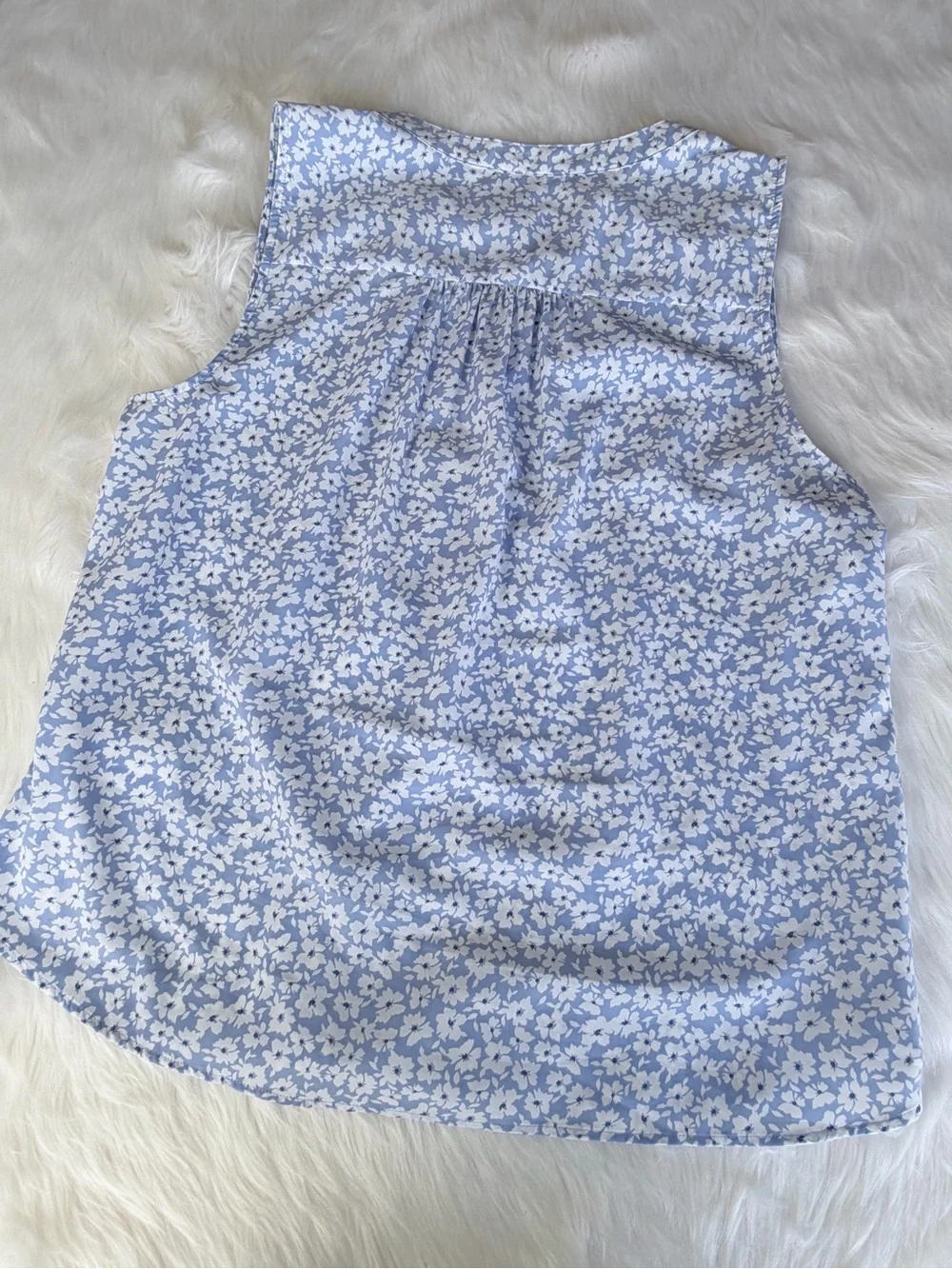 J.Crew Sleeveless Split Neck Floral Blouse Sz M Blue White Ditsy Print